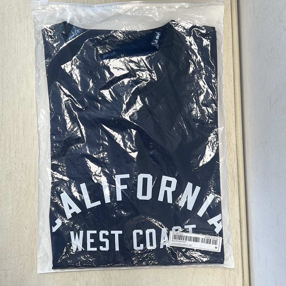 NWT - SHEIN Men's Letter Graphic T-Shirt, Navy - Size Medium - Picture 10 of 12